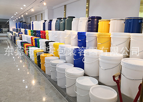 肏屄色色网吉安容器一楼涂料桶、机油桶展区